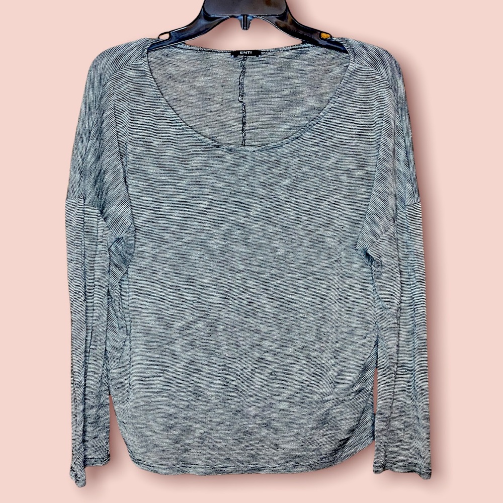 ENTI cute medium length 3/4 sleeve shirt/sweater